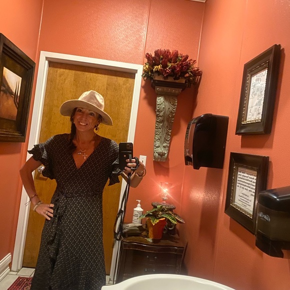 Meet your Posher, Kate - Picture 3 of 3